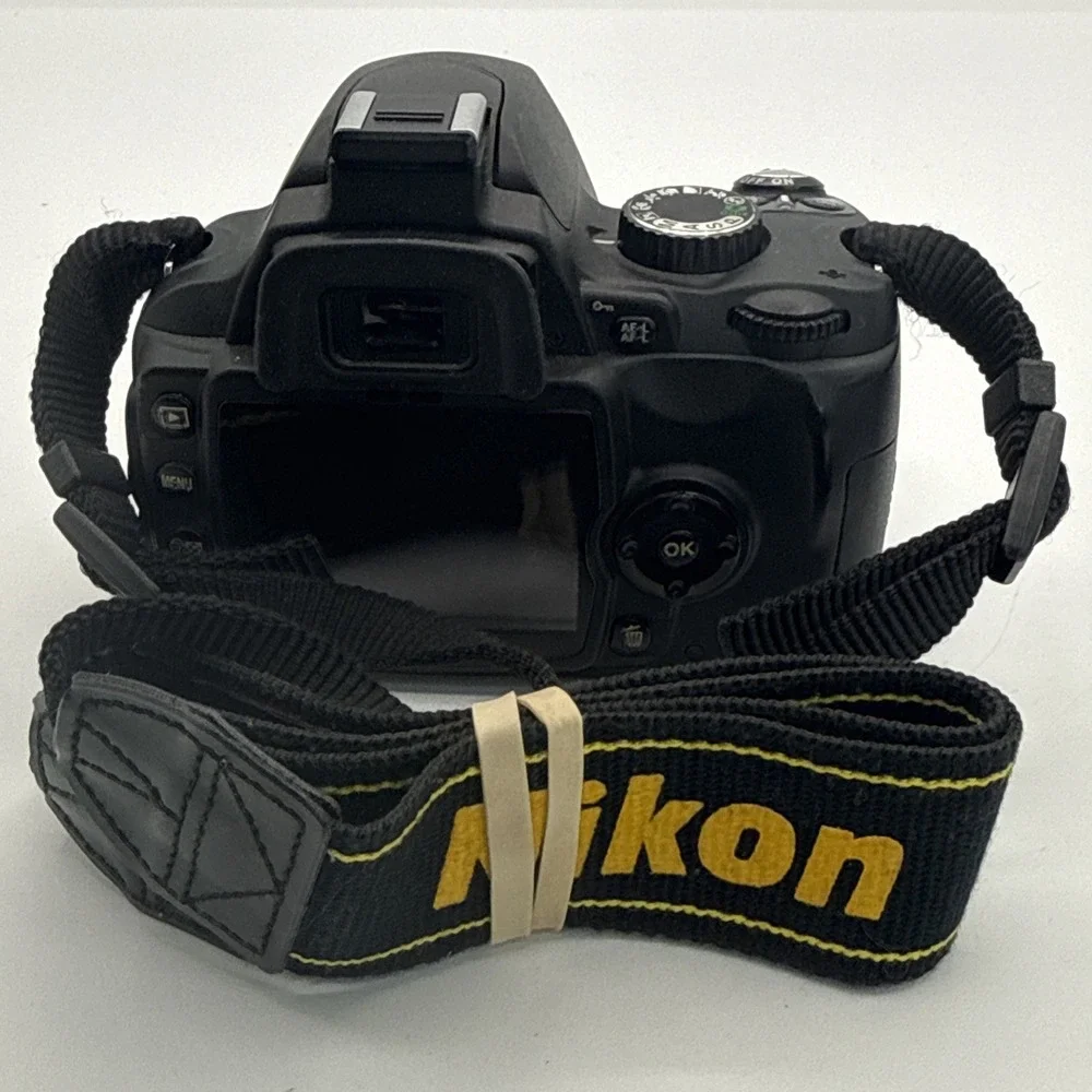 Nikon D60 10.2MP DSLR Camera Body Kit w/ Battery‎ Charger & Carry Bag Tested